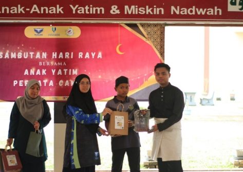 KELAB PERWIRA BERSAMA MAHASISWA MERAIKAN ANAK-ANAK YATIM 4